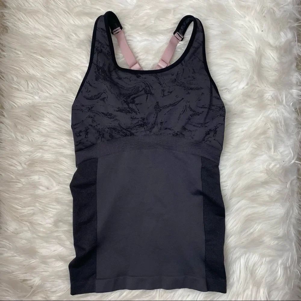 Fabletics Eliza Seamless Tank - Picture 3 of 8